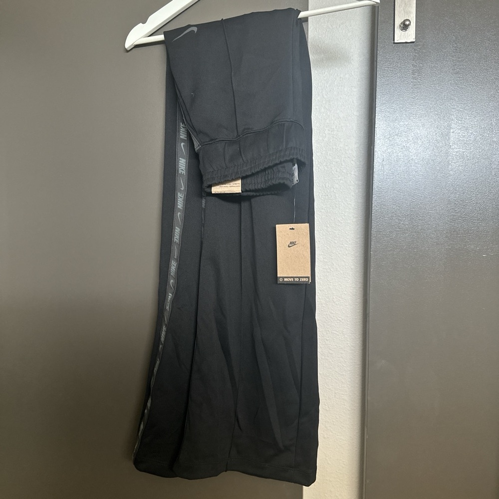 Nike Women’s Wide Leg Joggers
